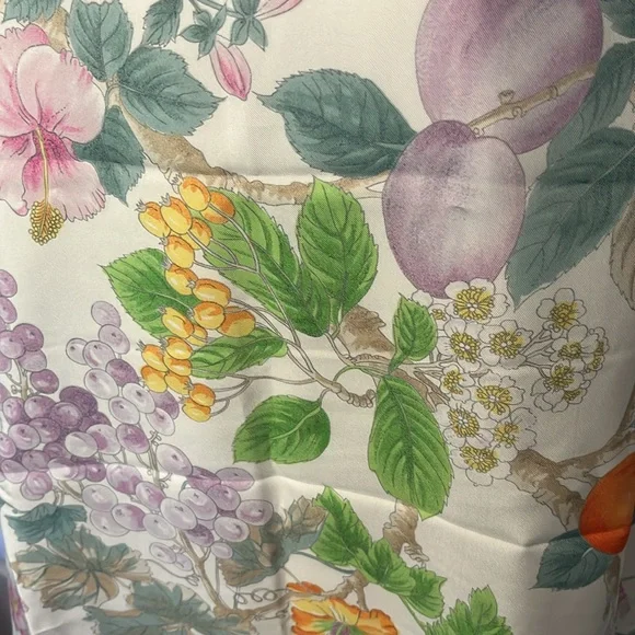 Gucci Blooms Silk Flora Garden Scarf - Picture 10 of 12